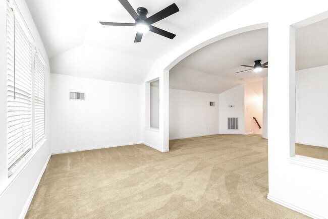 Building Photo - 28259 Daystrom Ln