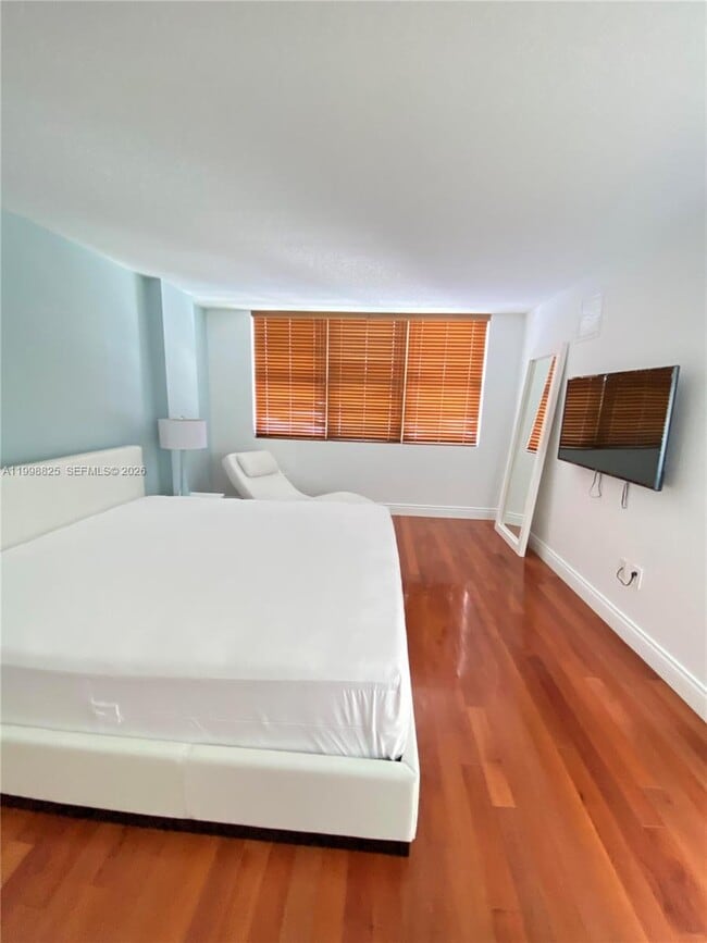 Building Photo - 6917 Collins Ave