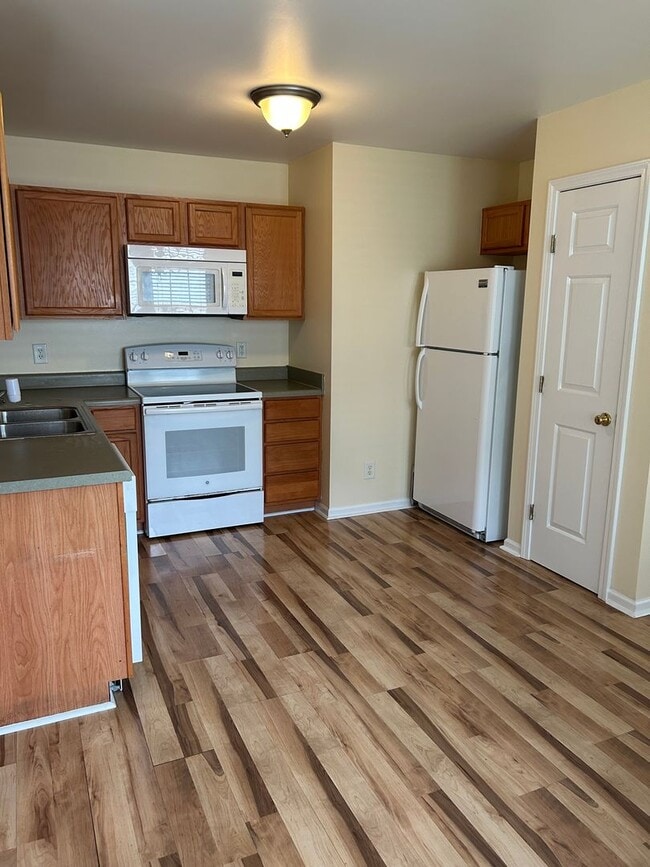 Building Photo - Three bedroom, 2 bath house in Elon