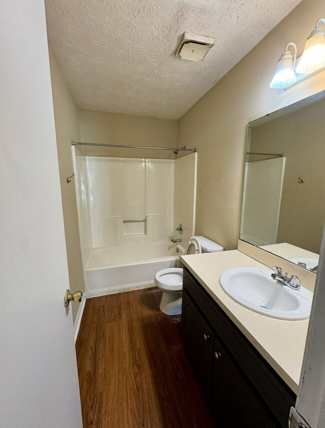 Building Photo - Duplex on East University Drive!