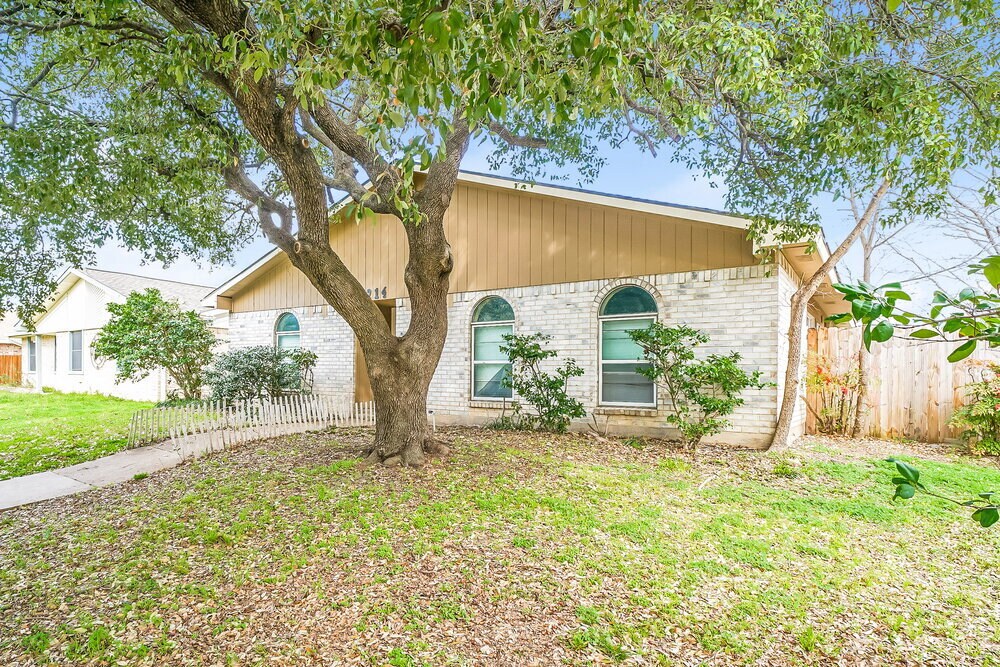 Building Photo - 3214 Greentree Dr