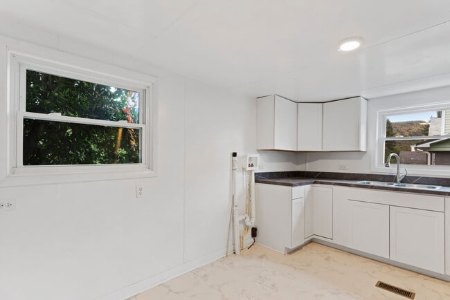 Building Photo - OPEN HOUSE –Thursday, June 5 fom 10:00 AM ...