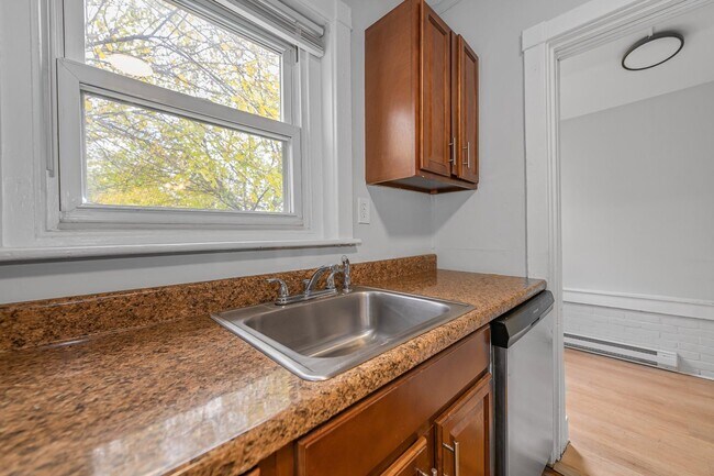 Building Photo - 378 N Evans St