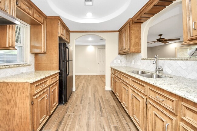 Building Photo - 8925 Homewood Ln