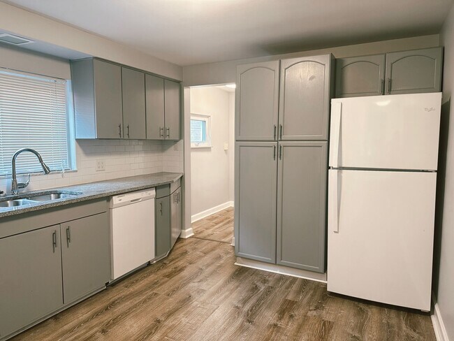 Building Photo - NEWLY RENOVATED 2 BEDROOM IN THE HEART OF SOUTHSIDE!