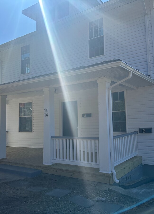 Building Photo - HANOVER DUPLEX