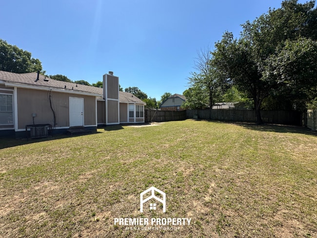 Building Photo - Charming 3BR/2BA Near Germantown | Fireplace & Bay Window Dining
