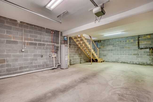 Building Photo - 147 Old State Rte 34