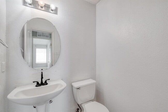 Building Photo - 16205 Glorious Ln
