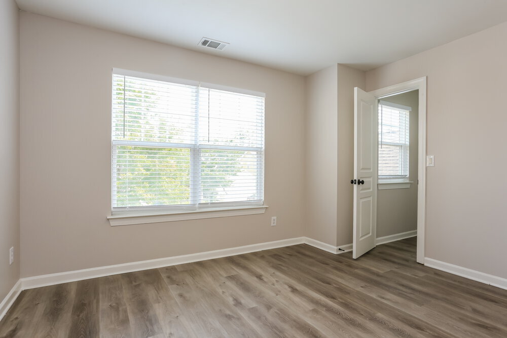 Building Photo - 7756 Parkside Dr