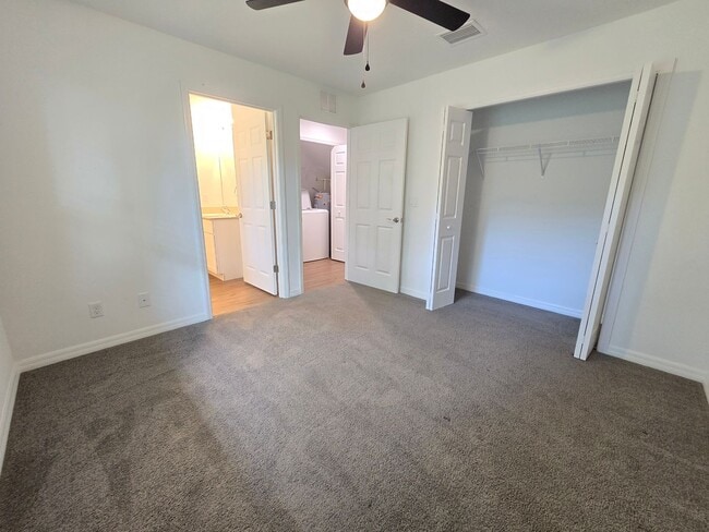 Building Photo - Beautiful 2 bed/ 2 bath Townhome w/ Balcony, Garage & Community Pool