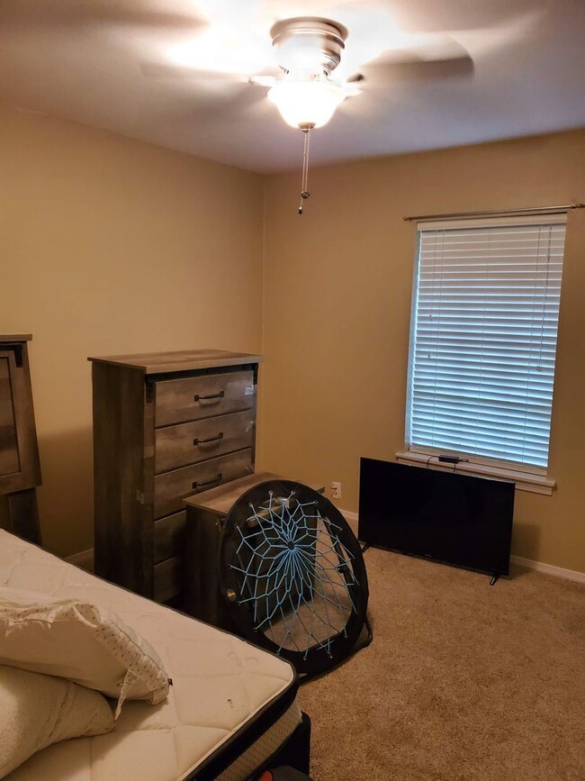 Building Photo - 3 br, 2 bath House - 627 Woodmere Dr