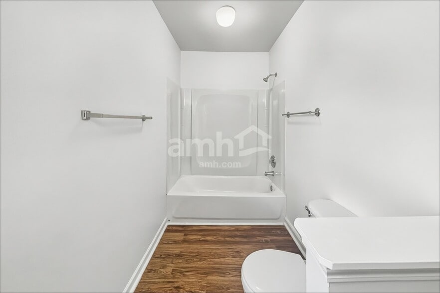 Building Photo - 25 Bellows Falls Dr