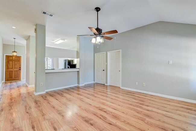 Building Photo - 3730 Sunshine Ln