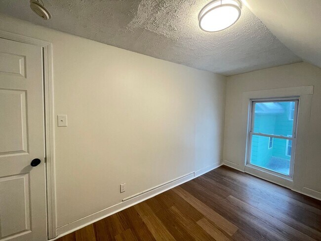 Building Photo - 33 Malvern St