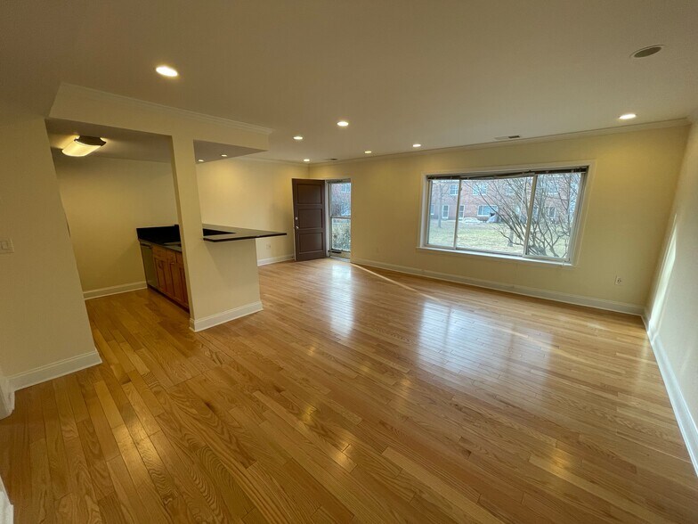 Primary Photo - 202 Paine Ct