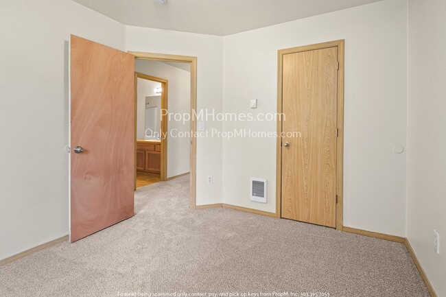 Building Photo - Four Bedroom Home in Powellhurst-Gilbert!
