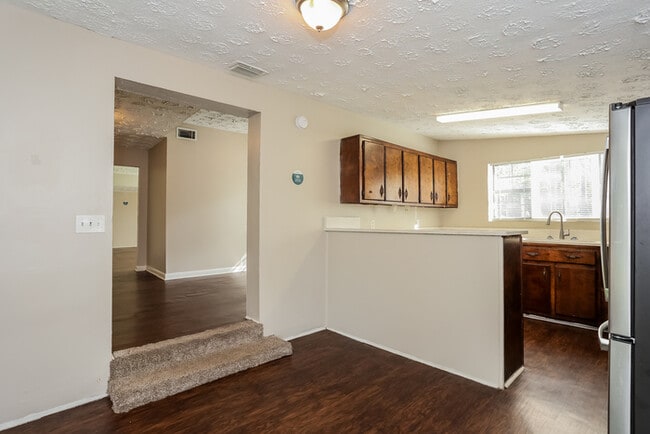 Building Photo - 8863 Yeoman Dr