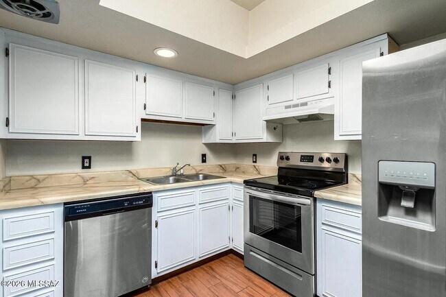 Building Photo - 8255 N Oracle Rd