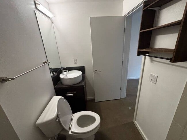 Building Photo - Modern Townhome For Lease Near Columbia City | 2 Bed | 2.5 Bath | A/C | Covered Parking