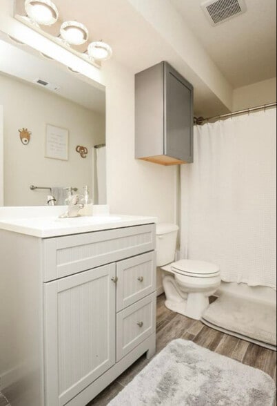 Building Photo - 1600 East 69th St N