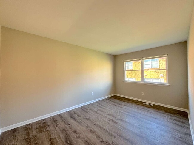 Building Photo - Charming Lorton Rental with Modern Amenities