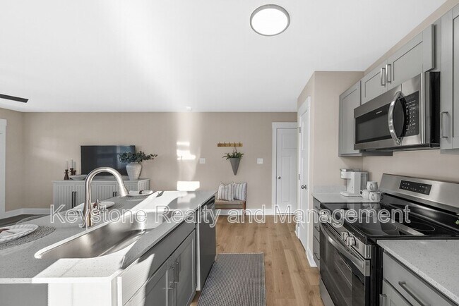 Building Photo - 303 Tennessee Ave