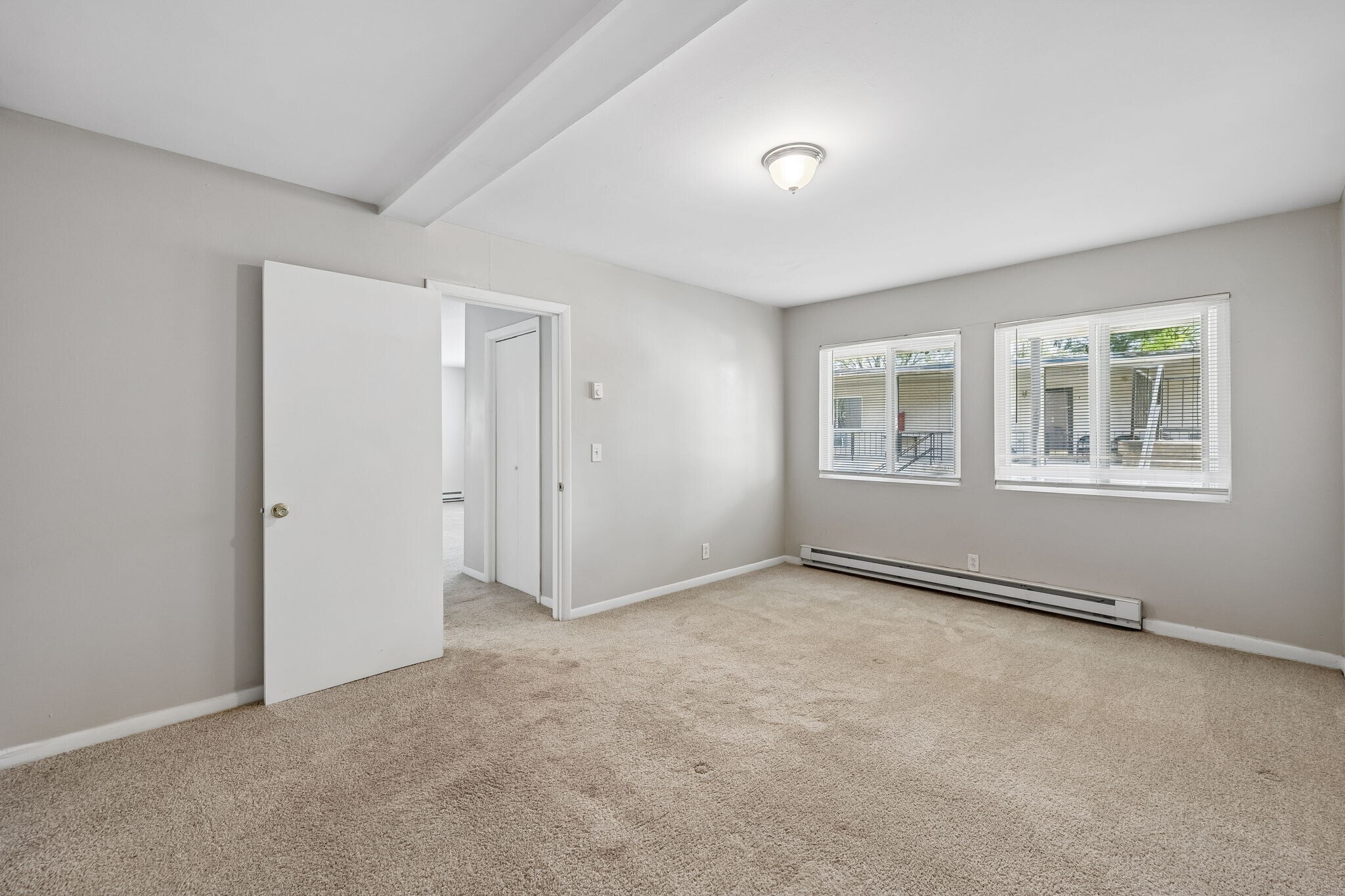 Building Photo - 550 Harding Plz