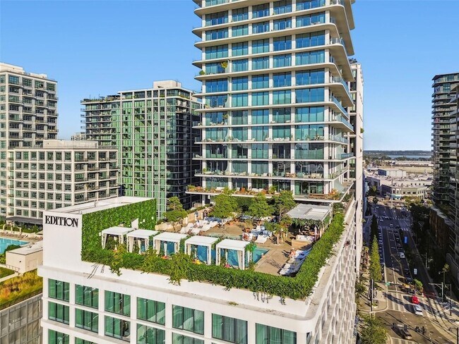 Building Photo - 1000 Water St