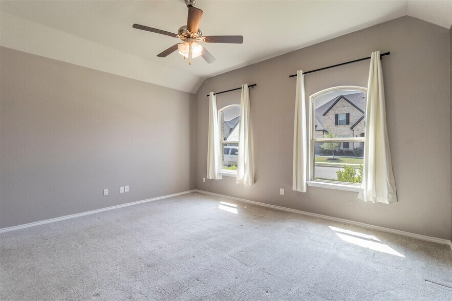 Building Photo - 1800 Emilia Dr