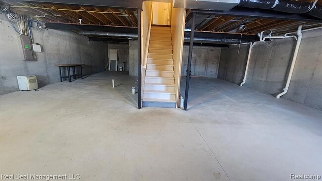 Building Photo - 6146 Lone Oak Cir