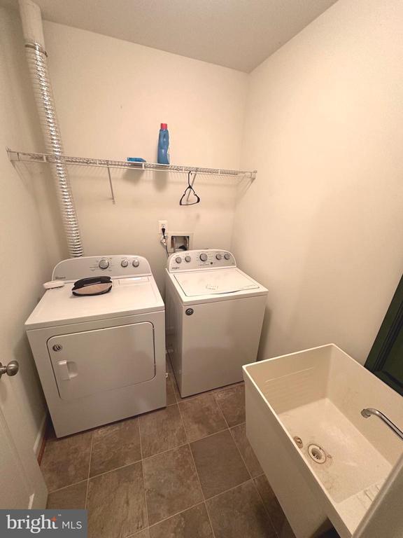 Building Photo - 2100 Abbottsbury Way