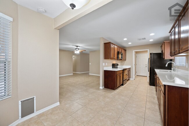 Building Photo - 3Bed/2Bath House at Thunderbird/59th Ave! Ready for Immediate Move-In! – RV GATE!