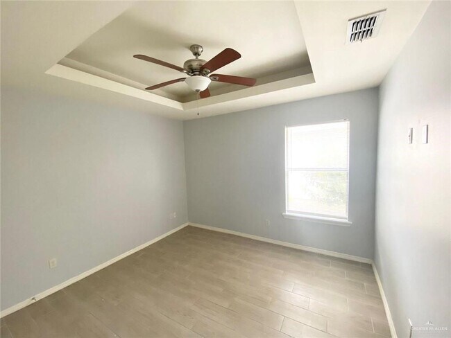 Building Photo - 1227 White Oak Dr