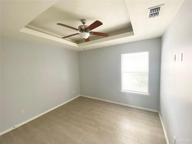 Building Photo - 15 White Oak Dr