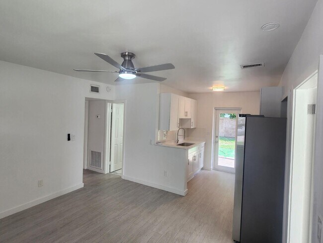 Building Photo - 1754 NE 48th Ct