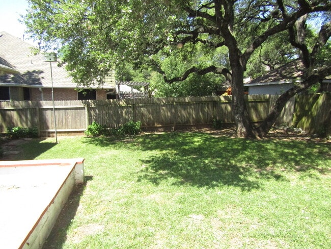 Building Photo - 6106 John Chisum Ln