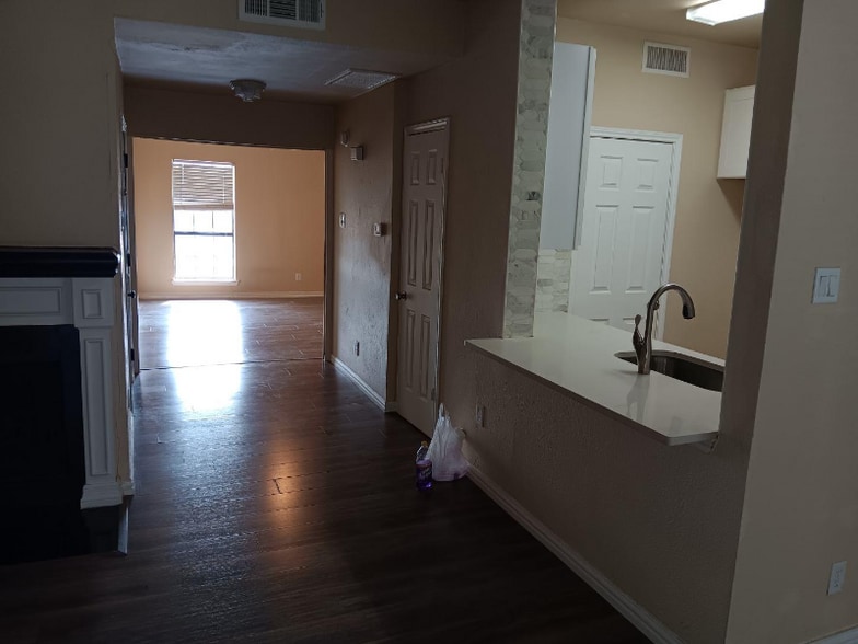 Building Photo - 7025 Hemlock Ave