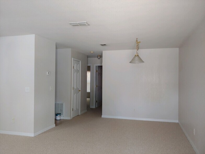 Building Photo - 1163 N Lion Cub Pt