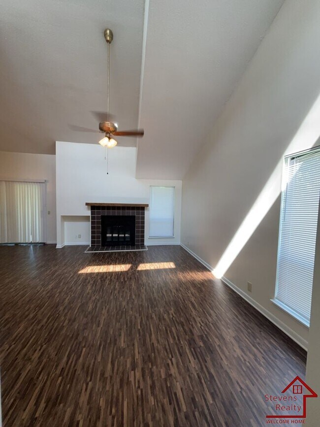 Building Photo - 409 Oriole Dr
