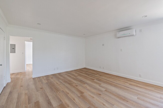 Building Photo - 1008 N Stanley-6