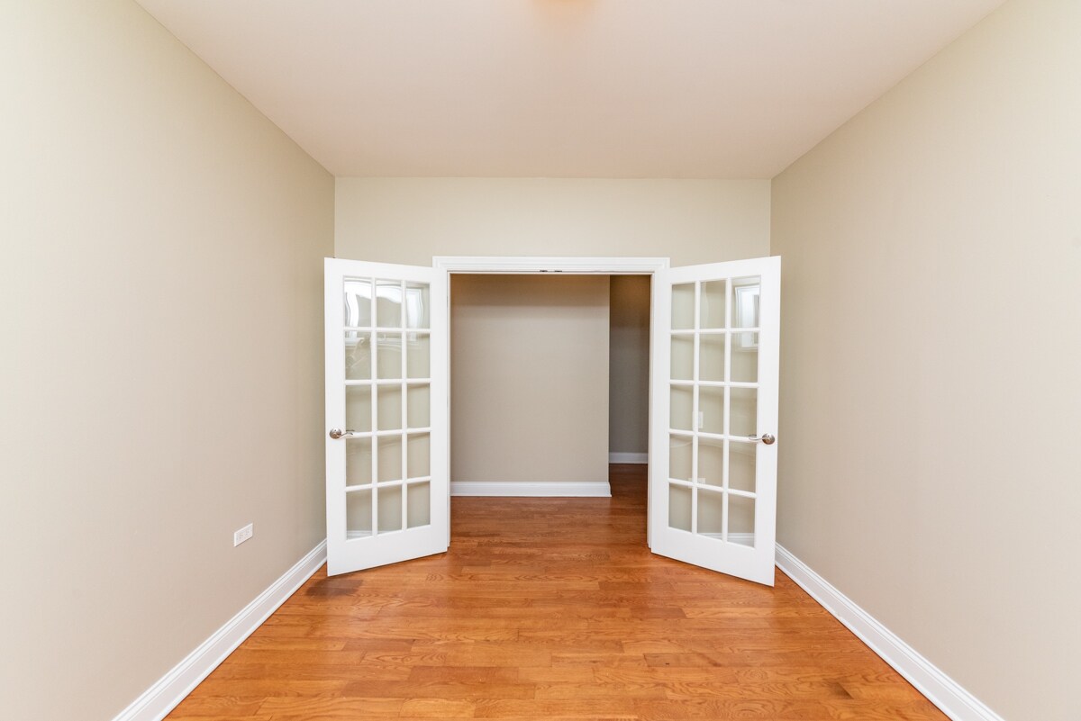 Building Photo - 6217 S Kimbark Ave