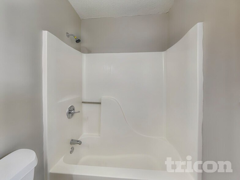 Building Photo - 4580 Woodcroft Cove