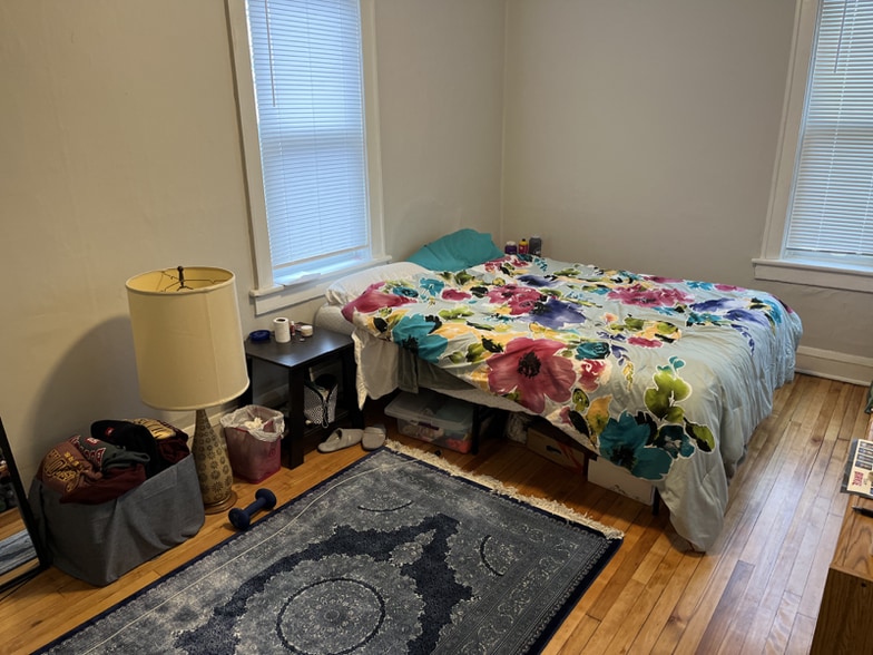 Building Photo - 1435 Marshall St NE