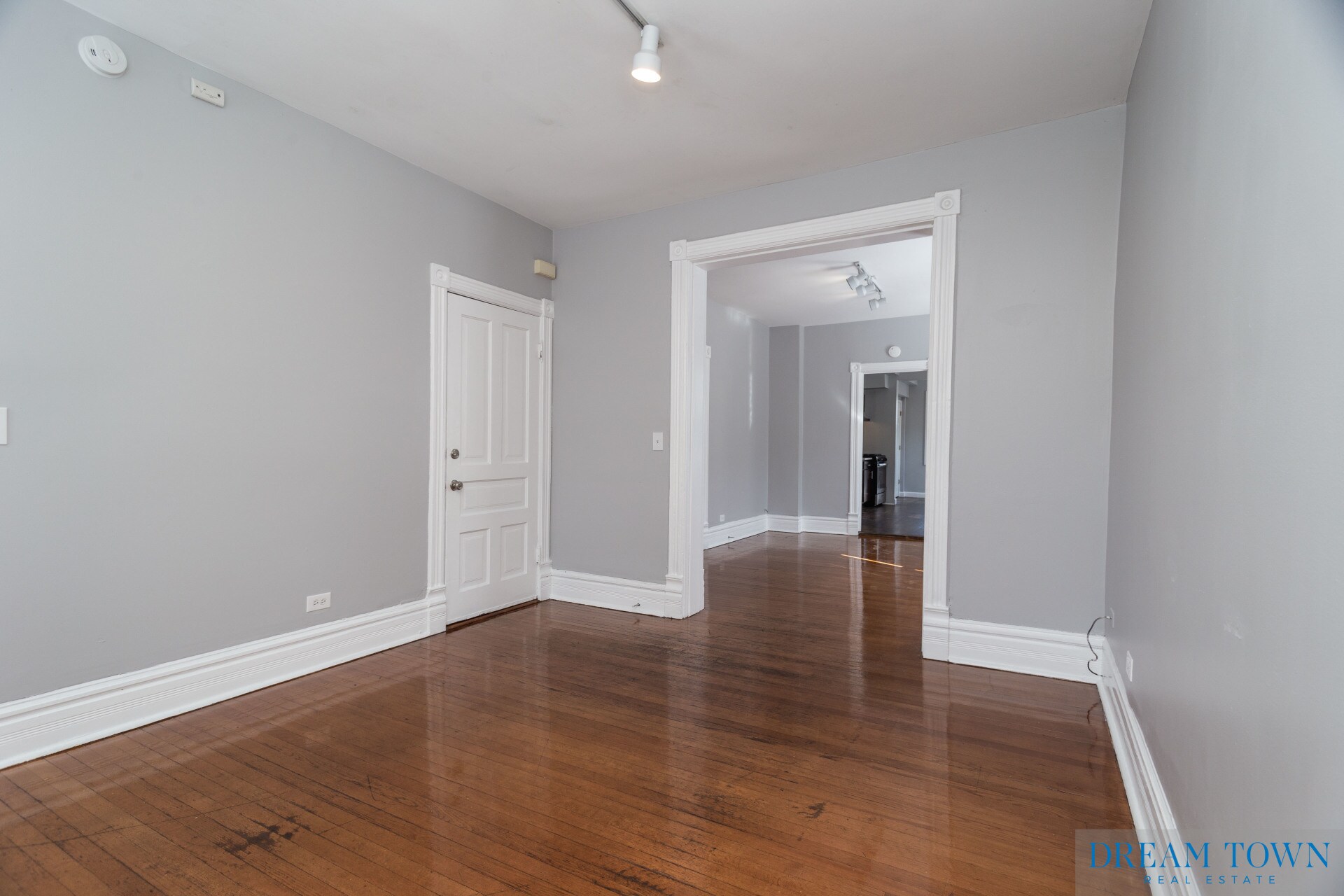 Building Photo - 1148 W Addison St