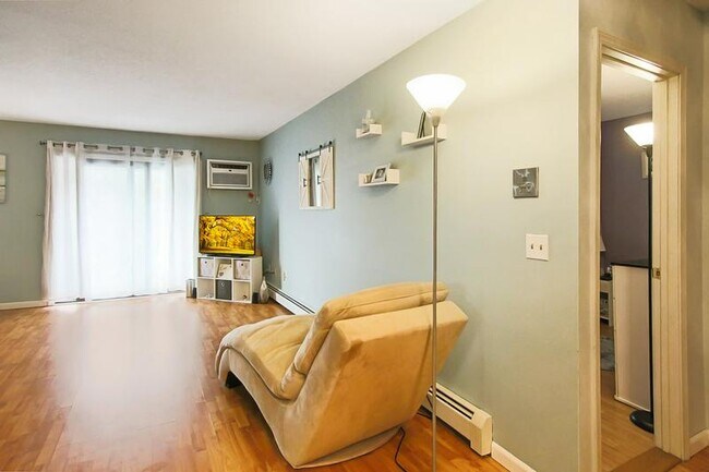 Building Photo - 9 Strawberry Bank Rd