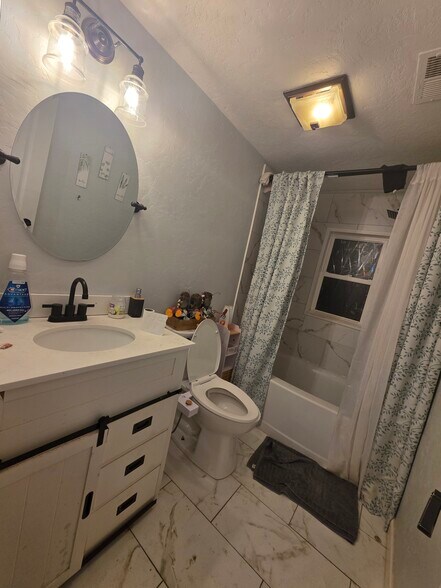 Building Photo - 215 Wellons St