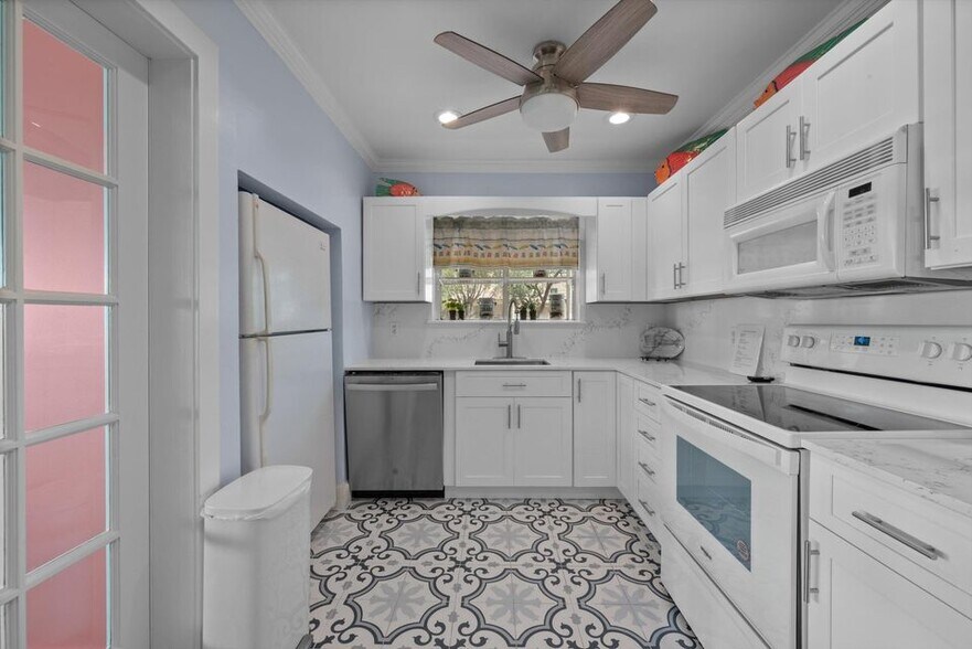 Primary Photo - 36 Palm Sq