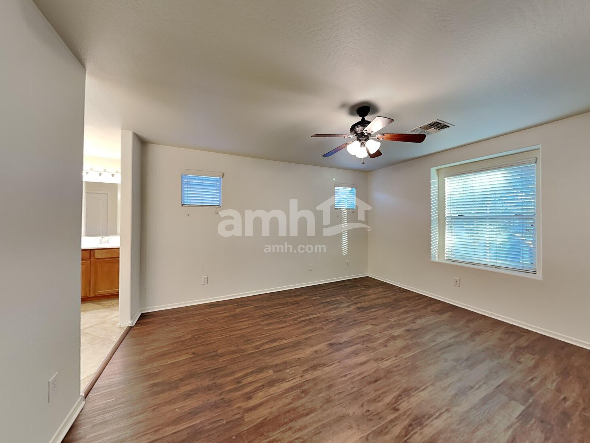 Building Photo - 4152 E Vest Ave