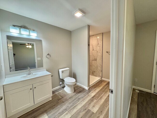 Building Photo - 4111 W 57th St